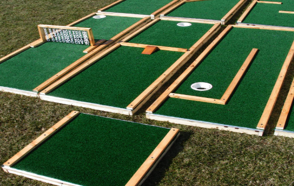 Miniature Golf Basic or Deluxe