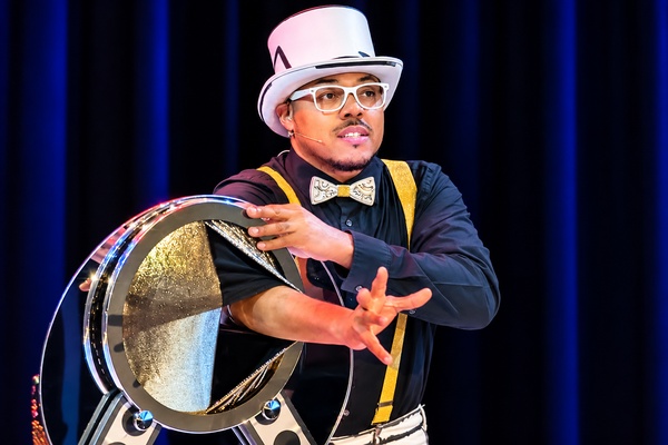 Wonder The Magician