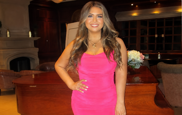 Singer Nicole B