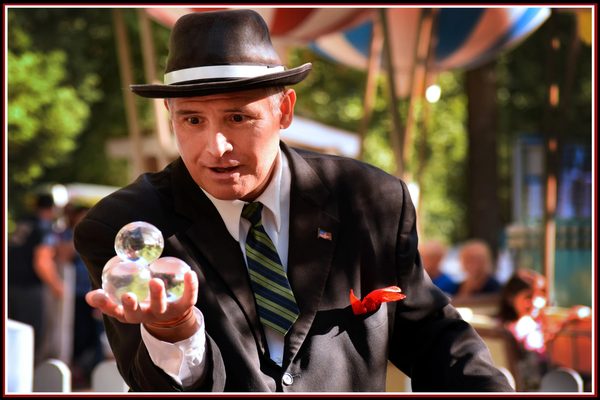 Vaudevillian Howard